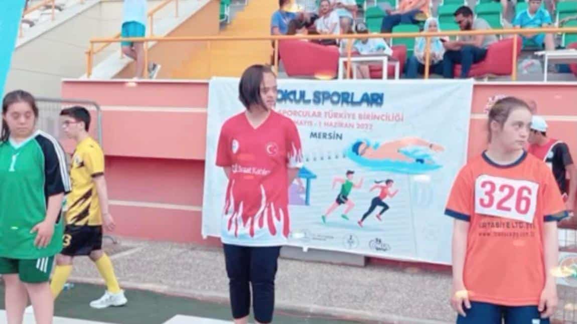 Özel Sporcular Türkiye Şampiyonasında öğrencimiz Serra Yol atletizm branşında Türkiye Şampiyonu oldu.